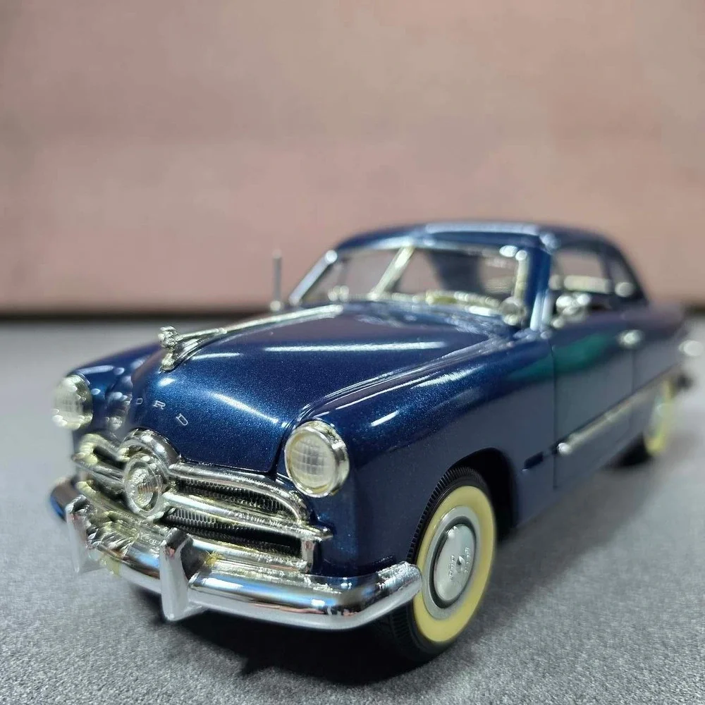 Ford 1949 Custom Coupe Diecast Model 1:18 Mira Solido Excellent Metallic